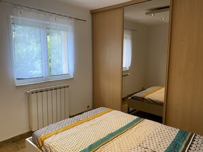 4 bedrooms, in-room safe, iron/ironing board, travel cot