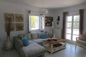 TV - Riviera paradise-unique villa with private pool (Καμάρι)