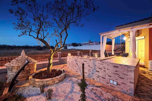 Maison de vacances avec climatisation, terrasse et bain à remous