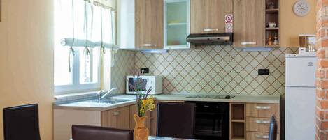 Frigorífic, microones, forn i placa de cuina