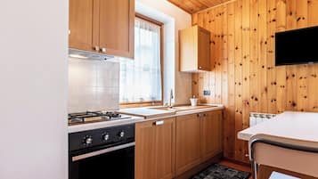 KĂŒhlschrank, Mikrowelle, Ofen, Herdplatte