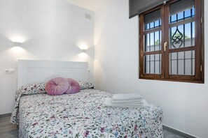 2 bedrooms, free WiFi, bed sheets - Villa Soleva with Pool, Garden & Wi-Fi (Conil de la Frontera)