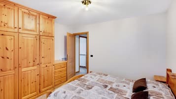 1 chambre, fer et planche Ă  repasser, Wi-Fi gratuit, draps fournis