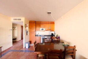 Køleskab, ovn, kogeplade, opvaskemaskine