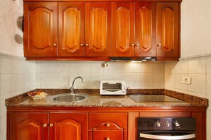 Geladeira, fogão, cooktop, cafeteira/chaleira