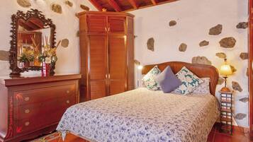 1 slaapkamer, een strijkplank/strijkijzer, gratis wifi, beddengoed