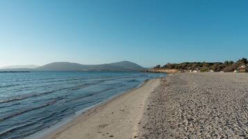 Una spiaggia nelle vicinanze