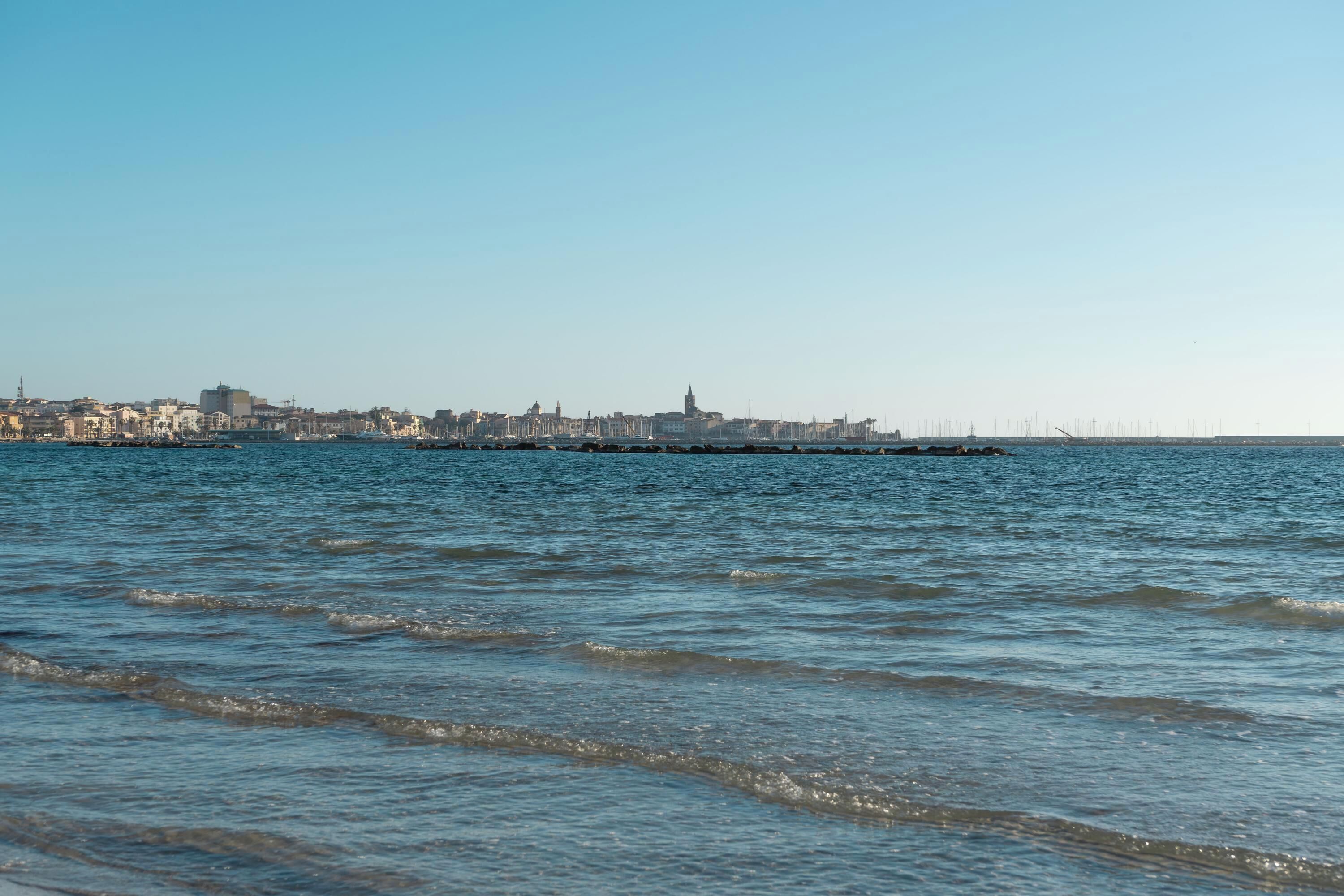 Una spiaggia nelle vicinanze