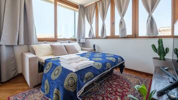 1 habitación, tabla de planchar con plancha, wifi gratis y ropa de cama