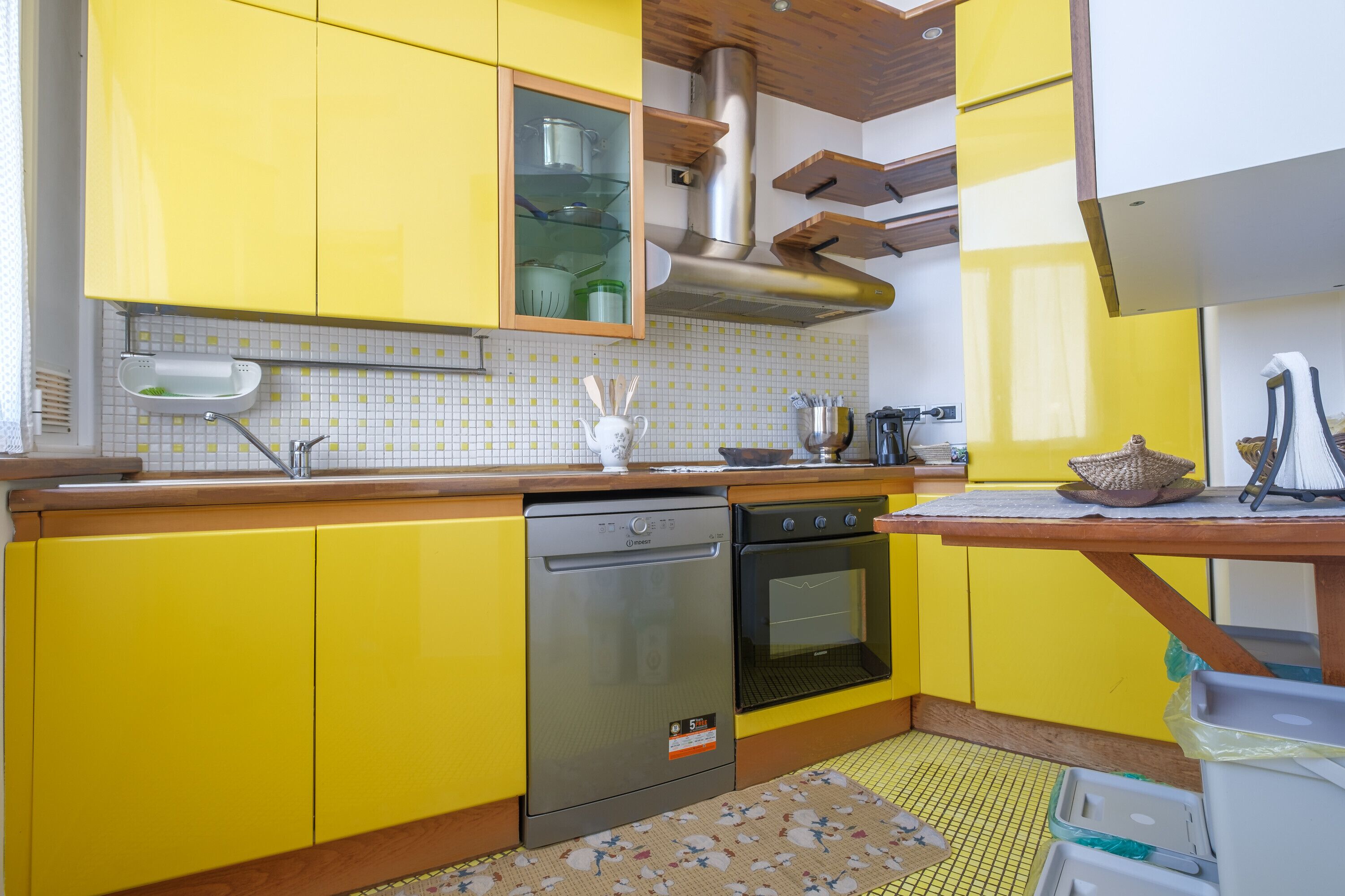 Réfrigérateur, four, plaque de cuisson, lave-vaisselle