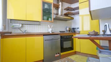 Kühlschrank, Ofen, Herdplatte, Geschirrspüler