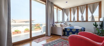 Appartement 'Casa Malù' avec vue sur la mer, jardin et Wi-Fi