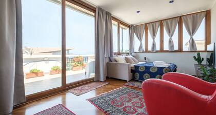 Apartment 'Casa Malù' with Sea View, Garden & Wi-Fi
