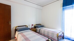 2 slaapkamers, een strijkplank/strijkijzer, gratis wifi, beddengoed