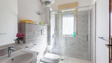 Doccia, asciugacapelli, asciugamani