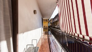 A narrow balcony with a tiled floor, a metal railing, and a view of adjacent buildings. - Apartment 'tra mare e montagna' with Mountain View, Terrace & Balcony (Gaggi)