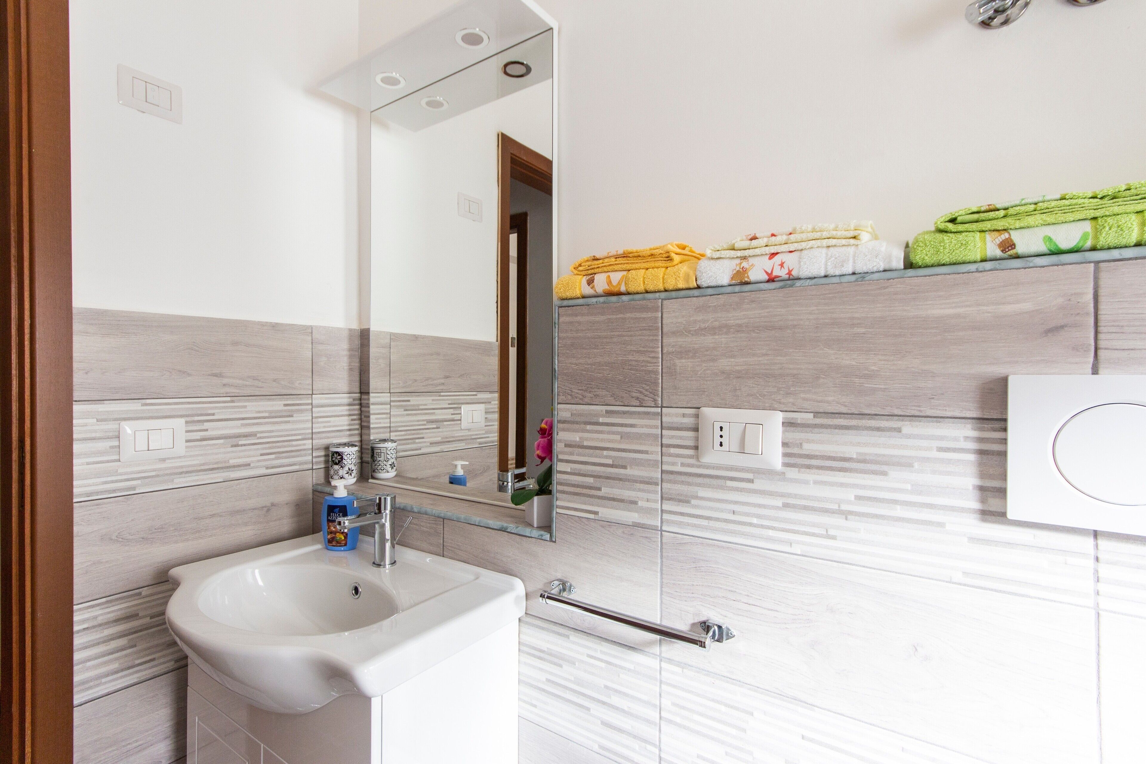 Dusch, hårtork och handdukar