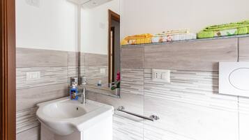 Dusch, hårtork och handdukar