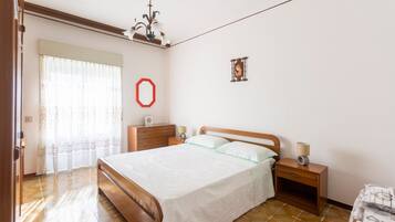 2 sovrum, strykjärn/strykbräda, gratis wi-fi och sängkläder