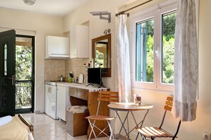 Frigorífic, placa de cuina, cafetera i tetera i bullidora elèctrica 