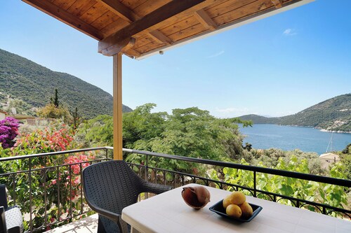 Holiday Accommodation "Vardia Studio B" with Sea View, Balcony and Wi-Fi