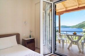 1 bedroom, free WiFi, bed sheets - Holiday Accommodation "Vardia studio A" with Sea View, Wi-Fi & Balcony (?e???da)