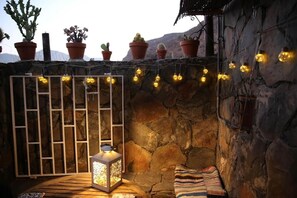 Property grounds - Vacation Home "Silence Cave Rural House" with Moutain View, Terrace & Wi-Fi (Artenara)