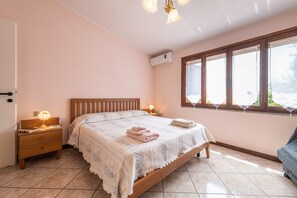 2 bedrooms, iron/ironing board, free WiFi, bed sheets - Villa 'Tara House' with Private Terrace, Wi-Fi and Air Conditioning (Pula)