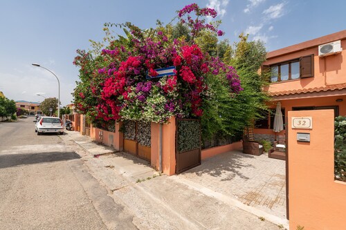 Villa 'Tara House' with Private Terrace, Wi-Fi and Air Conditioning