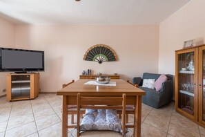 Interior - Villa 'Tara House' with Private Terrace, Wi-Fi and Air Conditioning (Pula)