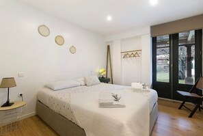 3 bedrooms, free WiFi, bed sheets - Quinta 'Épicos House' with Pool & Wi-Fi (Nogueira)