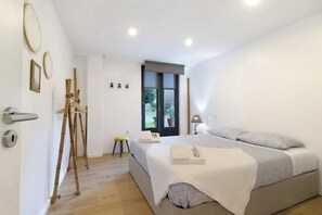 3 bedrooms, free WiFi, bed sheets - Quinta 'Épicos House' with Pool & Wi-Fi (Nogueira)