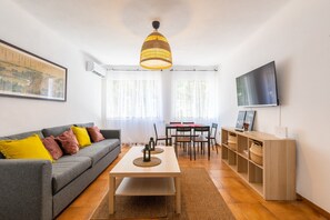 TV - Apartamento Residencial Limonar with A/C & Wi-Fi (Málaga)