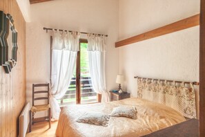 2 makuuhuonetta, silitysrauta/-lauta, ilmainen Wi-Fi