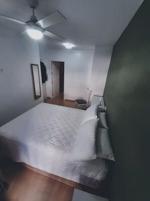 2 chambres, fer et planche à repasser, literie fournie