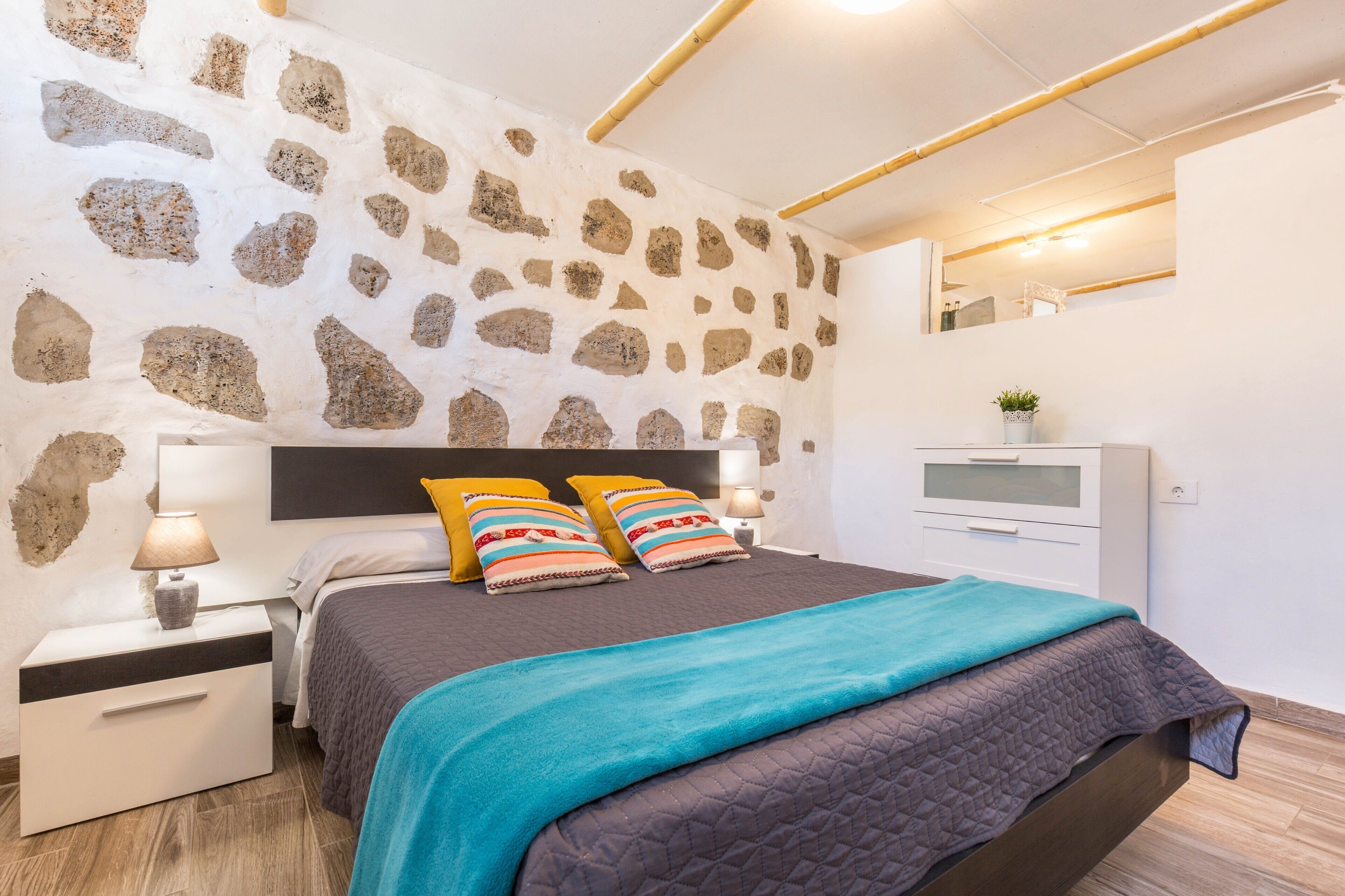 1 室のベッドルーム、WiFi (無料)、ベッドシーツ