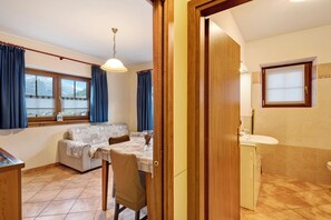 TV - Apartment 'Greta Baita Mauri' with Balcony & Wi-Fi (Sant'Anna)