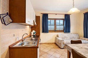 Interior - Apartment 'Greta Baita Mauri' with Balcony & Wi-Fi (Sant'Anna)