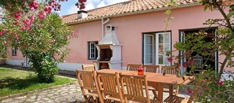Family-Friendly Vacation Home 'Casa Alfeizerão' with Garden & Wi-Fi