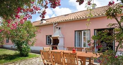 Family-Friendly Vacation Home 'Casa Alfeizerão' with Garden & Wi-Fi