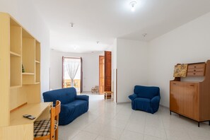 TV - Apartment 'Casa Viola' close to the Sea with Wi-Fi (Trappeto)