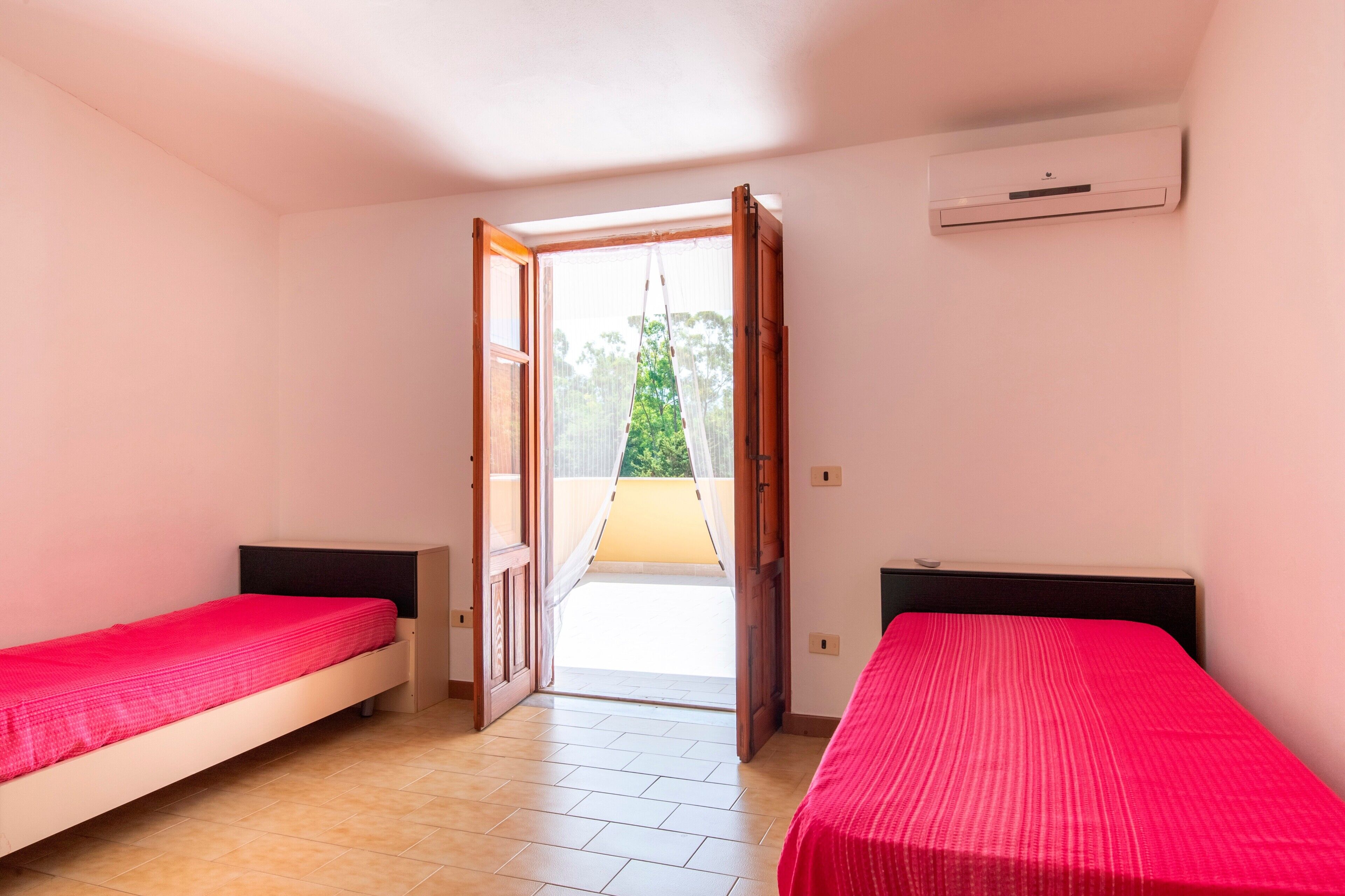 2 室のベッドルーム、アイロン / アイロン台、WiFi (無料)