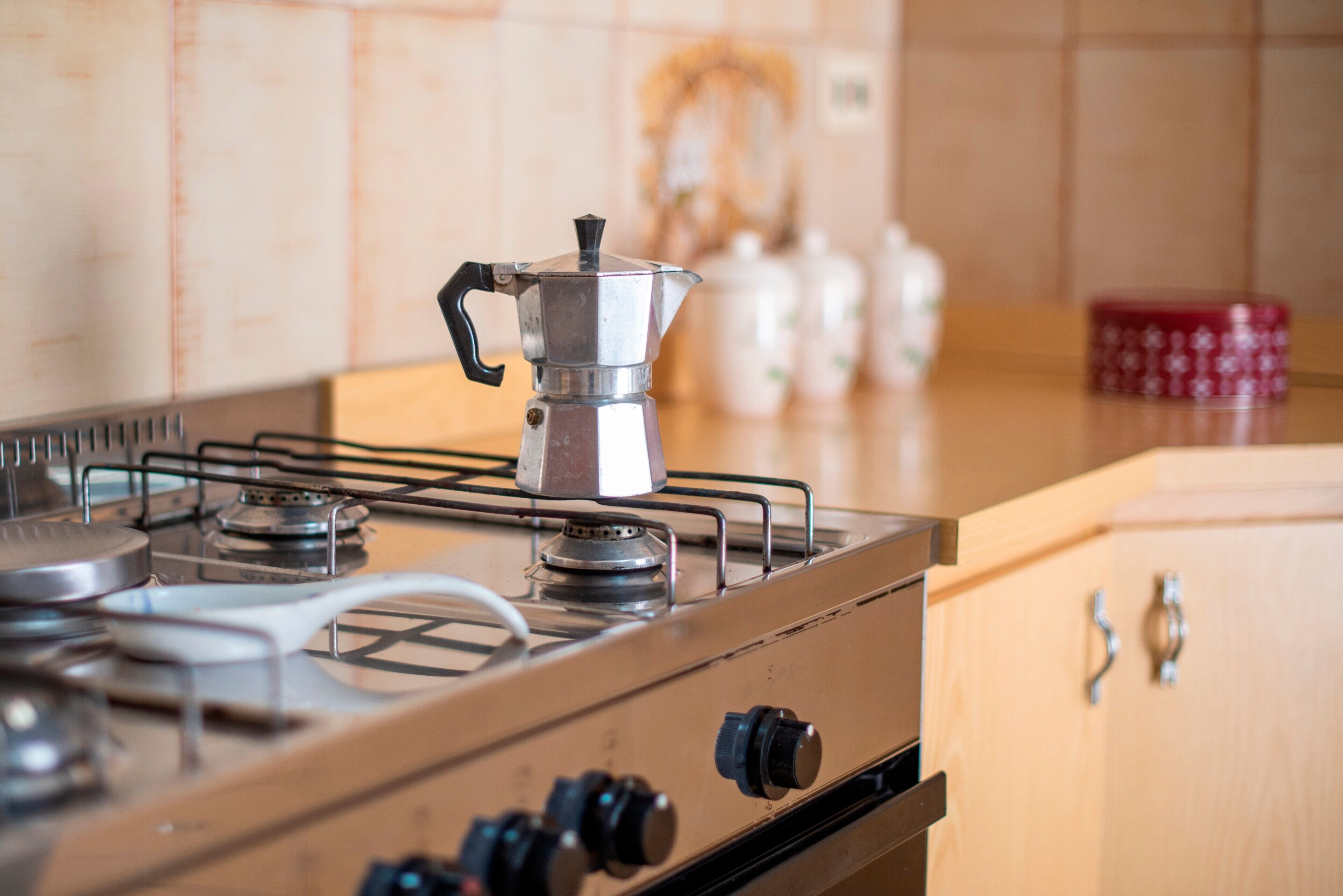 冷蔵庫、オーブン、コンロ、コーヒー / ティーメーカー