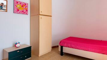 2 Schlafzimmer, Bügeleisen/Bügelbrett, kostenloses WLAN