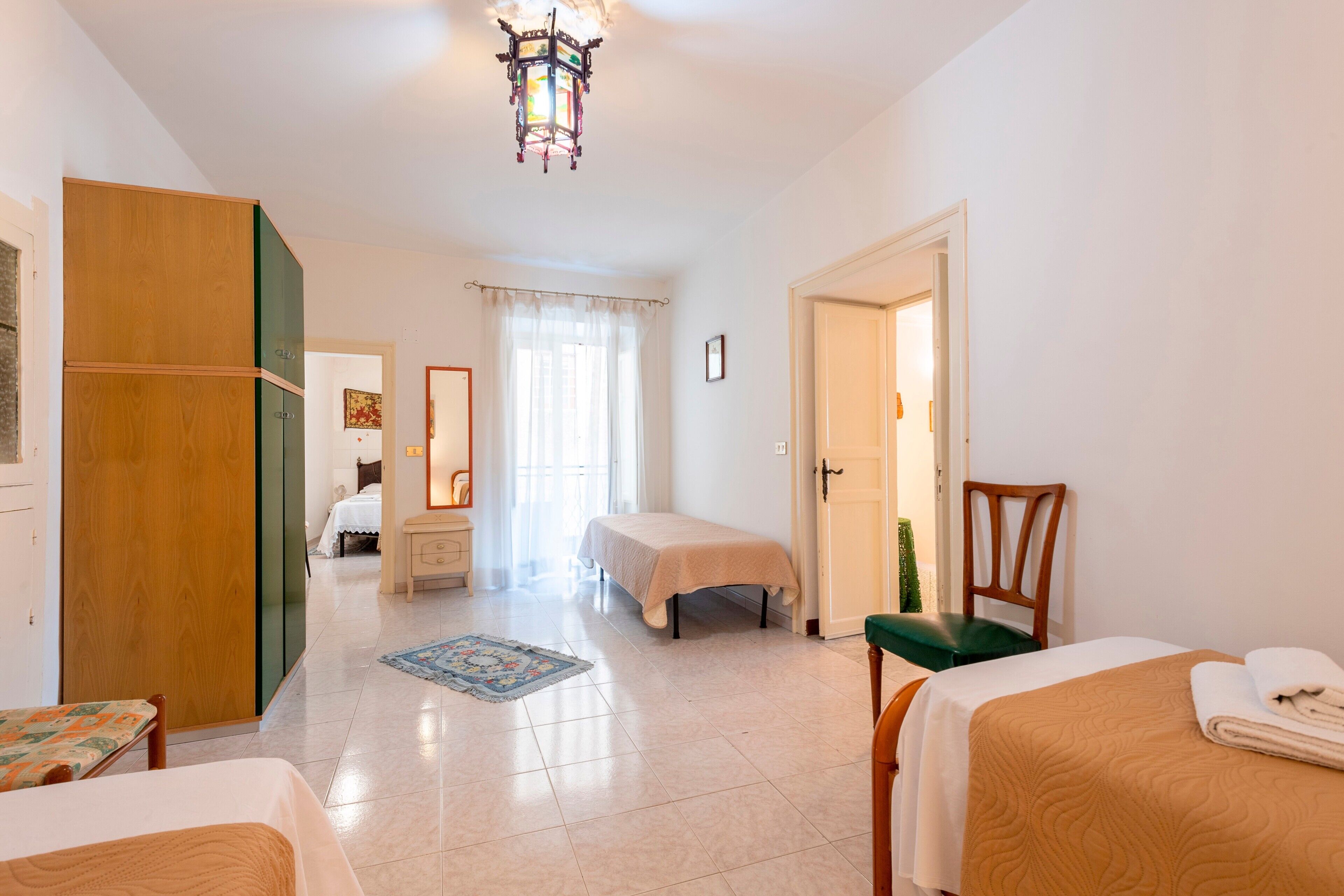 3 habitaciones, tabla de planchar con plancha y wifi gratis 