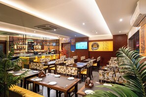 Restaurant - Hotel Aston (Indore)