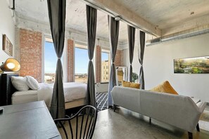 2 bedrooms, iron/ironing board, travel cot, WiFi