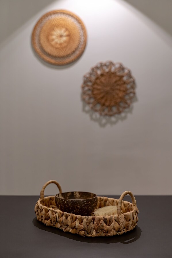 A woven basket with handles and a bowl on a dark surface. - Mirada Exclusive Bodrum (Bodrum)