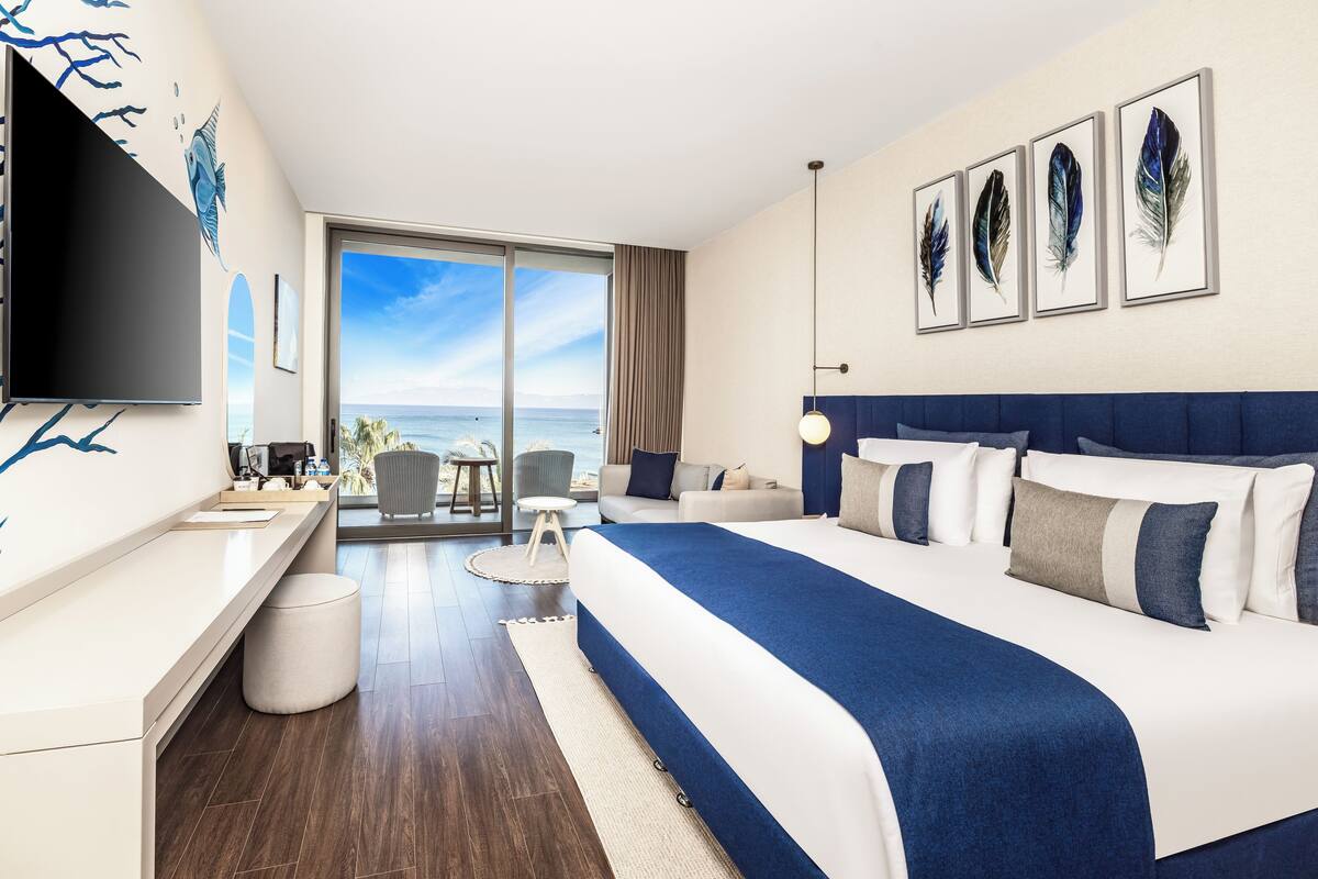 Superior Room Sea View | 高級寢具、迷你吧贈品、房內夾萬、免費嬰兒床