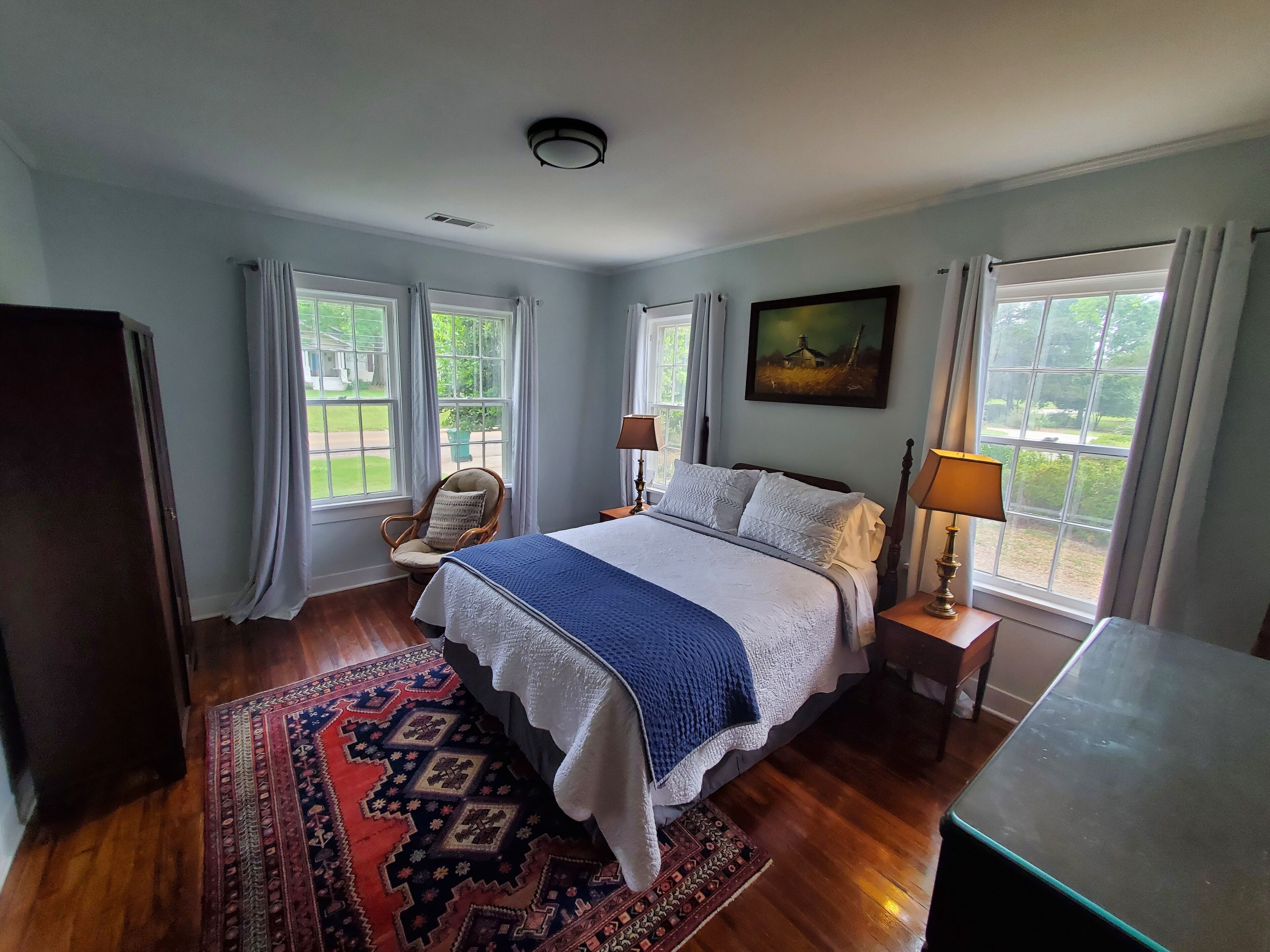 Adorable cottage nestled in Canton historic district